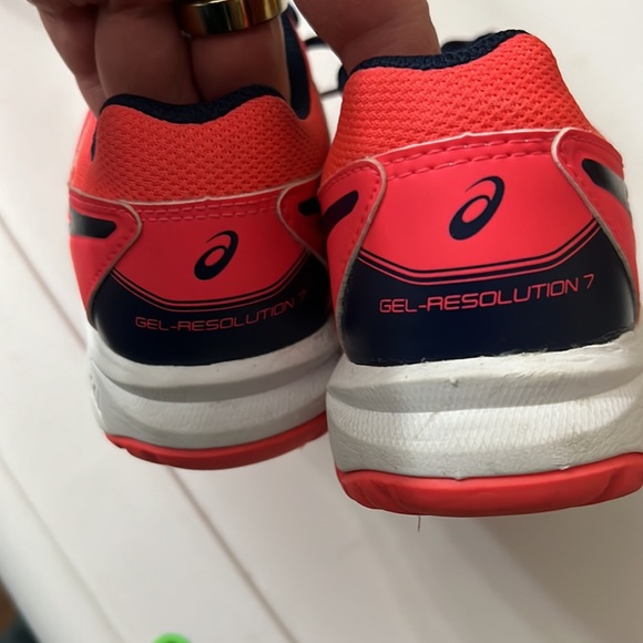 ASICS girls size 1 sneaker like new - Picture 5 of 5